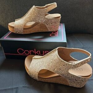 Corkys Carley Glitter Wedge Sandals - Gold - NWT, Size 9